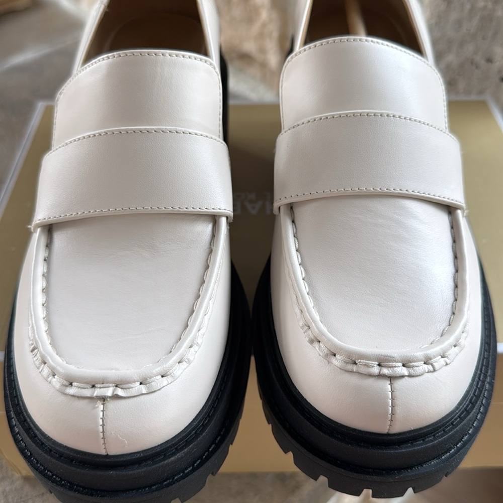 Michael Kors Rocco Heeled Loafer Size 7 Cream Preppy Trendy New in Box - Picture 4 of 5